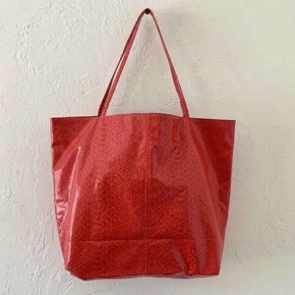 Flash sale 🎉NWT Saks Fifth Avenue Red Faux Snake Large Tote Tote